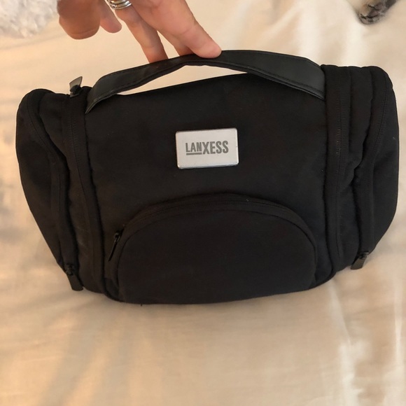 NWOT Hanging Toiletry Bag in Black Nylon - Picture 3 of 8